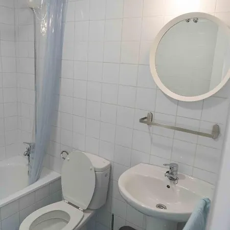 Central Penthouse With Large Private Terrace, 2 Bd Apartment *