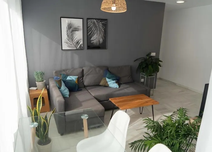 Central Penthouse With Large Private Terrace, 2 Bd Appartement *